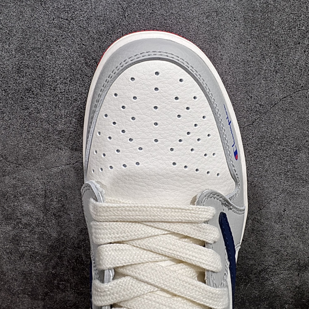 图片[5]-【定制版】Travis Scott x Nike Air Jordan 1 Low x Champion 灰深蓝nAir Jordan 1 Low 反转灰深蓝倒钩 纯原版本n全鞋采用原装头层皮，用料扎实 精雕细琢n鞋型极致还原 飞翼3D打印改良 深度立体四线中底拉帮皮料选材 钢印 背胶一应俱全 全新批次 原装原模大底全鞋原厂定制皮料，手感细腻正确折边工艺 完美细节诠释 官方货号：QY1188 112 Size：36 36.5 37.5 38 38.5 39 40 40.5 41 42 42.5 43 44 44.5 45 编码：CC280300-鞋库