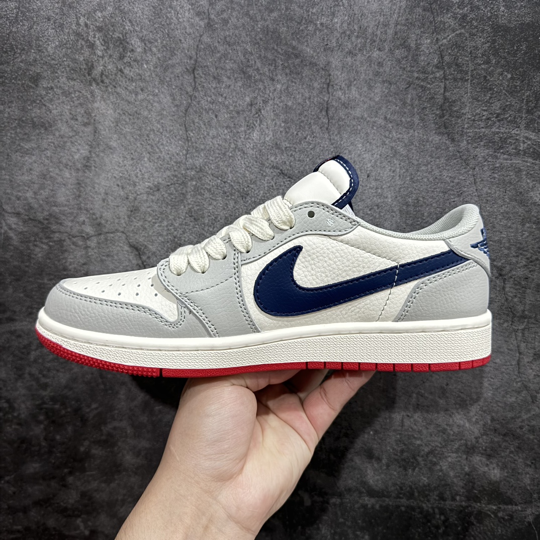 图片[2]-【定制版】Travis Scott x Nike Air Jordan 1 Low x Champion 灰深蓝nAir Jordan 1 Low 反转灰深蓝倒钩 纯原版本n全鞋采用原装头层皮，用料扎实 精雕细琢n鞋型极致还原 飞翼3D打印改良 深度立体四线中底拉帮皮料选材 钢印 背胶一应俱全 全新批次 原装原模大底全鞋原厂定制皮料，手感细腻正确折边工艺 完美细节诠释 官方货号：QY1188 112 Size：36 36.5 37.5 38 38.5 39 40 40.5 41 42 42.5 43 44 44.5 45 编码：CC280300-鞋库