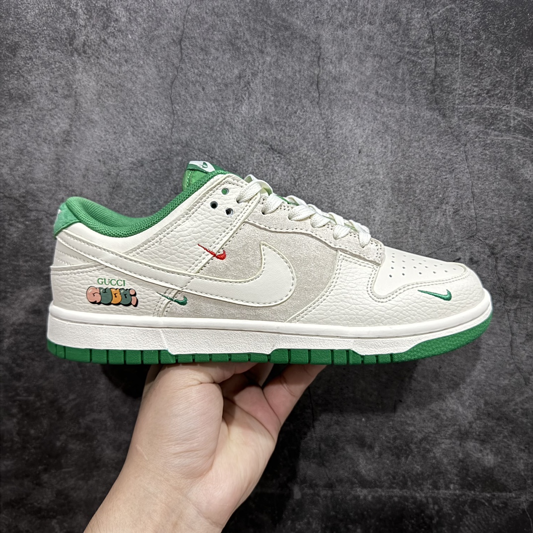 【定制版】Nk SB Dunk Low 古驰联名-拼皮白勾 周年高端定制 低帮休闲板鞋 KK1688-052rn#定制鞋盒 大厂纯原品质出货 超高清洁度 皮料切割干净无任何毛边 细节完美 r 尺码：36 36.5 37.5 38 38.5 39 40 40.5 41 42 42.5 43 44 44.5 45  编码：HXS320340-鞋库