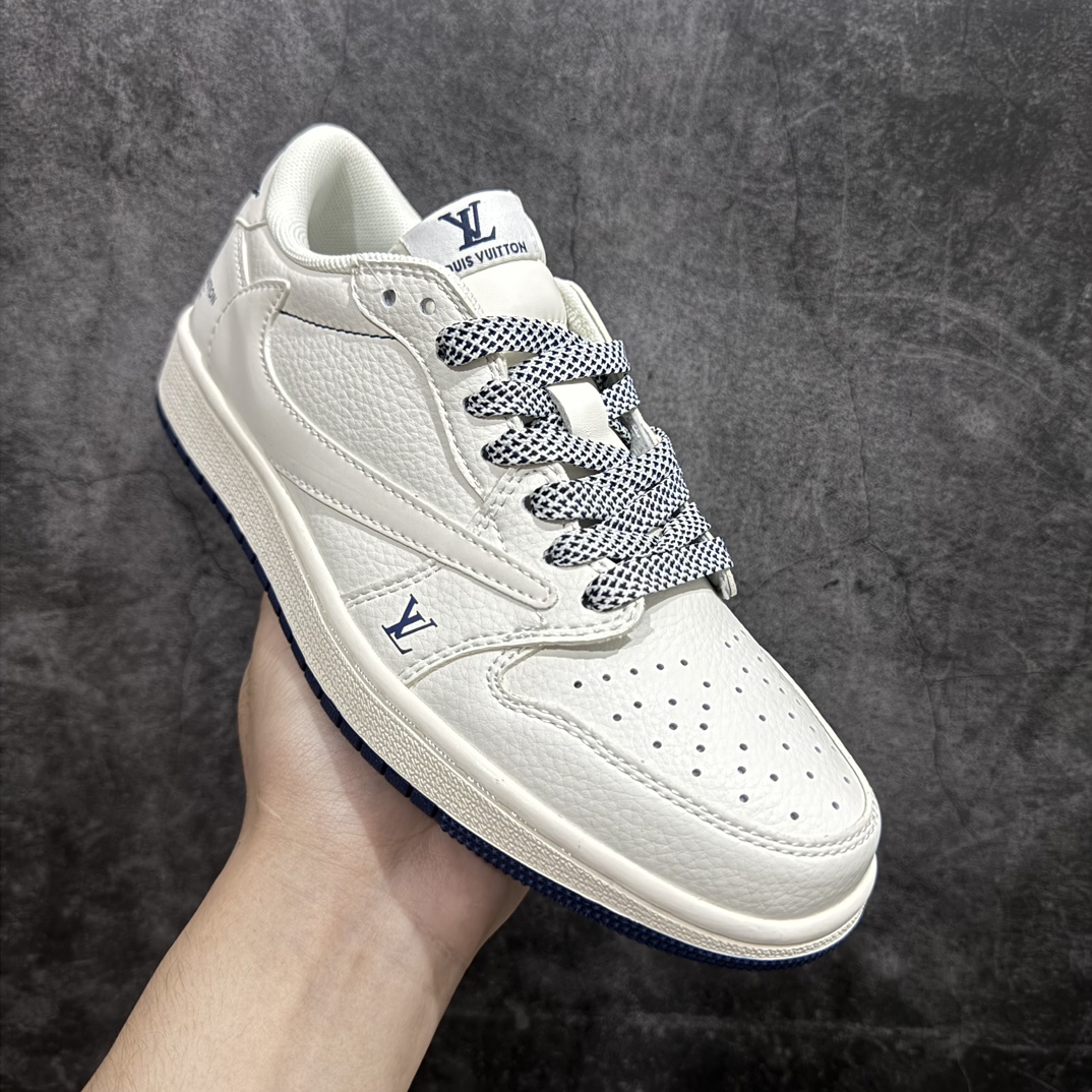 图片[3]-【定制版】Travis Scott x Nike Air Jordan 1 Low x Louis Vuitton 白蓝nAir Jordan 1 Low 反转白蓝满天星倒钩 纯原版本n全鞋采用原装头层皮，用料扎实 精雕细琢n鞋型极致还原 飞翼3D打印改良 深度立体四线中底拉帮皮料选材 钢印 背胶一应俱全 全新批次 原装原模大底全鞋原厂定制皮料，手感细腻正确折边工艺 完美细节诠释 官方货号：XZ1268 003 Size：36 36.5 37.5 38 38.5 39 40 40.5 41 42 42.5 43 44 44.5 45 编码：HXS320340-鞋库