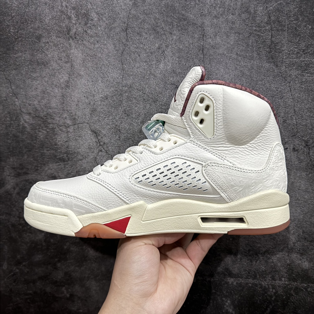 图片[2]-【OG纯原】Air Jordan 5 Retro AJ5乔5 红绿鸳鸯雕刻 男子文化篮球鞋 HF8833-100n国内一线大厂OG出品 匠心打造原厂皮料原厂数据 全新纸板模具打造 外贸 平台高端零售专供品质品质毋庸置疑 一眼正品既视感 细节均已解码  尺码：40 40.5 41 42 42.5 43 44 44.5 45 46 47.5编号：O520540-鞋库