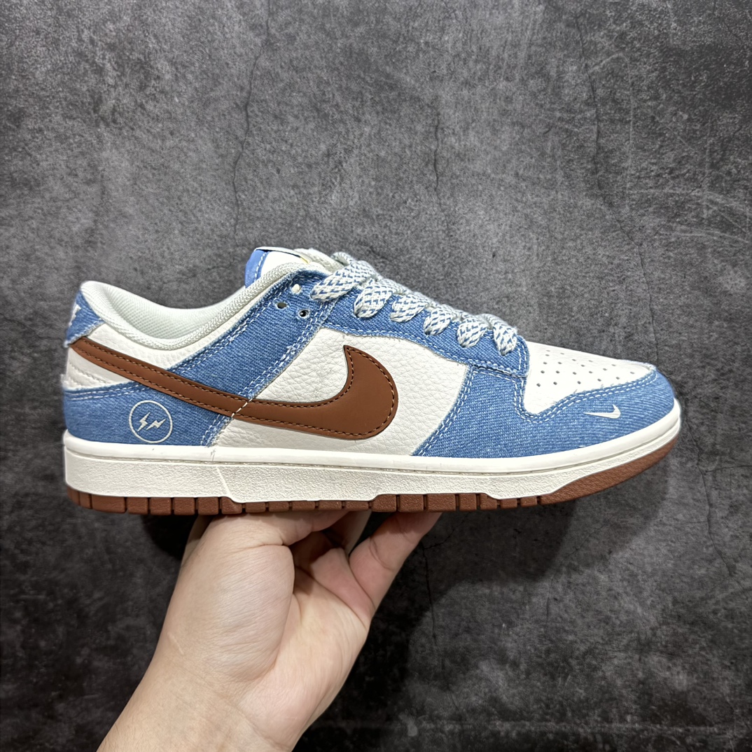 【定制版】NIKE SB Dunk Low x Fragment Design 闪电藤原浩 白蓝棕满天星n公司级出品 极力推荐n原装头层材料 独家版型蒸餾加工n帶來的是更好的视觉和脚感体验n大厂纯原品质出货 清洁度 电绣工艺皮料切割干净无任何毛边 细节完美官方货号：XX9921 021 尺码： 36 36.5 37.5 38 38.5 39 40 40.5 41 42 42.5 43 44 44.5 45 编码：CC280300-鞋库