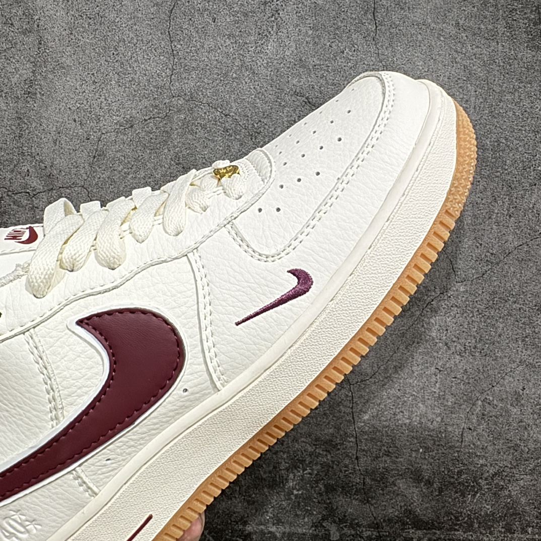 图片[6]-Nike Air Force 1 Low 07 40周年 白红小钩原楦头原纸板 打造纯正低帮空军版型 专注外贸渠道 全掌内置蜂窝气垫原盒配件 原厂中底钢印、拉帮完美官方货号：WA0531 308 Size：36 36.5 37.5 38 38.5 39 40 40.5 41 42 42.5 43 44 44.5 45 编码：LF270280-鞋库