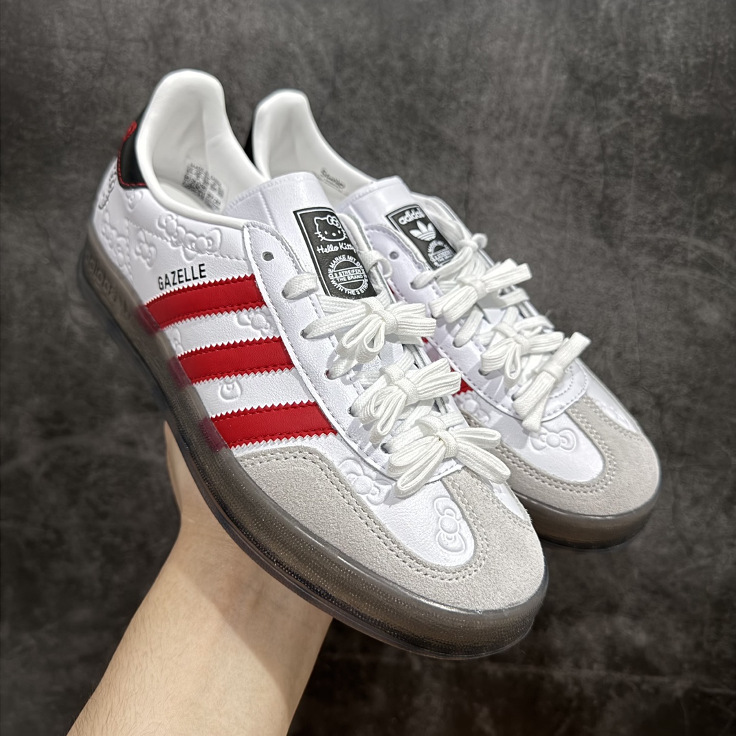 【纯原神版】凯蒂猫Hello Kitty x Adidas Gazelle Indoor Trainers\”Hello Kitty And Friends\”羚羊内训系列低帮复古百搭休闲运动德训风板鞋“联名白红黑凯蒂猫蝴蝶结印面”II0013nn男女鞋半码制n原楦开发版型采粒面移膜牛剖革组合用翻毛皮饰片鞋面材质n内环保海玻璃鞋垫 外置RB橡胶大底n 尺码：35 36 36⅔ 37⅓ 38 38⅔ 39⅓ 40 编码：DZ220250-鞋库