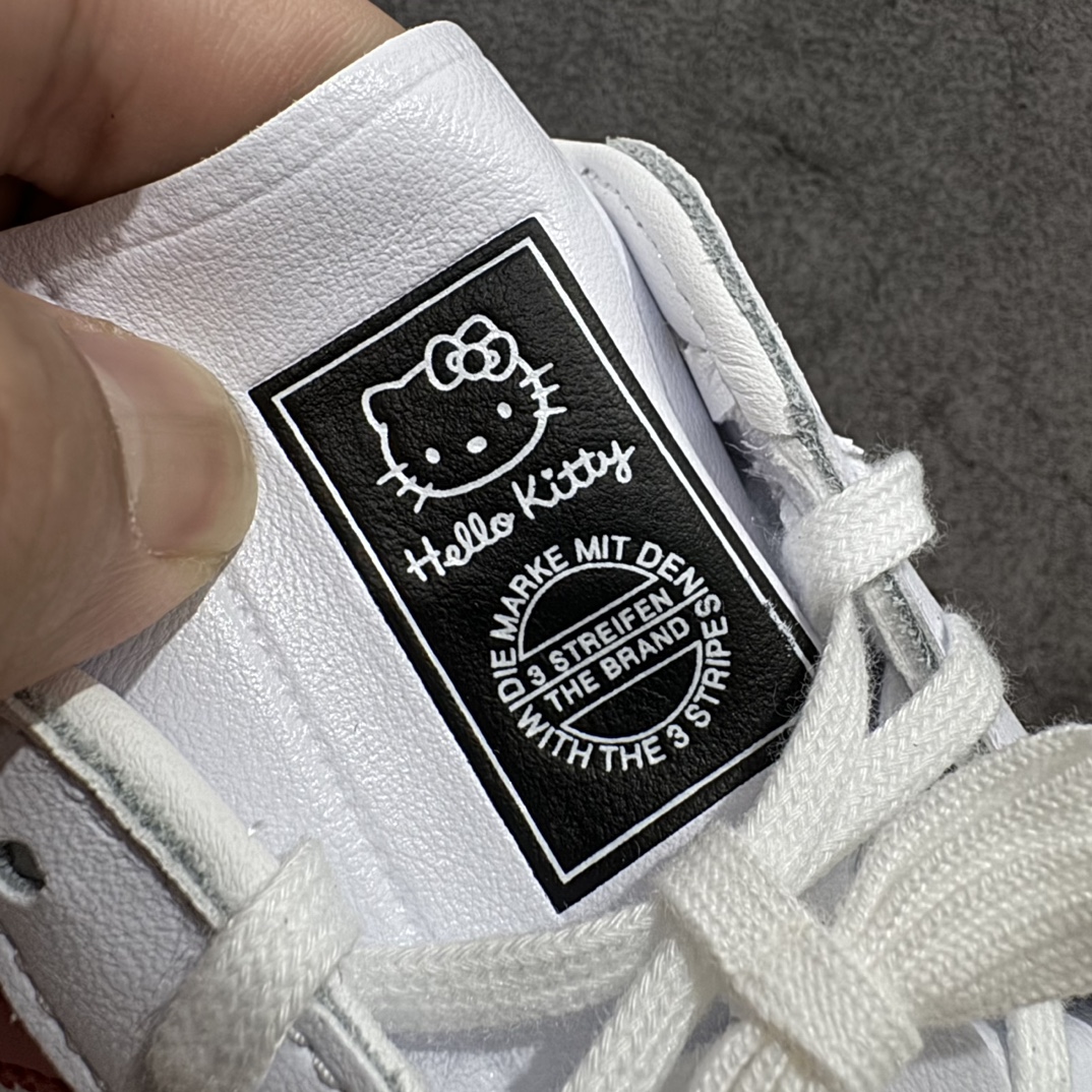 图片[6]-【纯原神版】凯蒂猫Hello Kitty x Adidas Gazelle Indoor Trainers\”Hello Kitty And Friends\”羚羊内训系列低帮复古百搭休闲运动德训风板鞋“联名白红黑凯蒂猫蝴蝶结印面”II0013nn男女鞋半码制n原楦开发版型采粒面移膜牛剖革组合用翻毛皮饰片鞋面材质n内环保海玻璃鞋垫 外置RB橡胶大底n 尺码：35 36 36⅔ 37⅓ 38 38⅔ 39⅓ 40 编码：DZ220250-鞋库