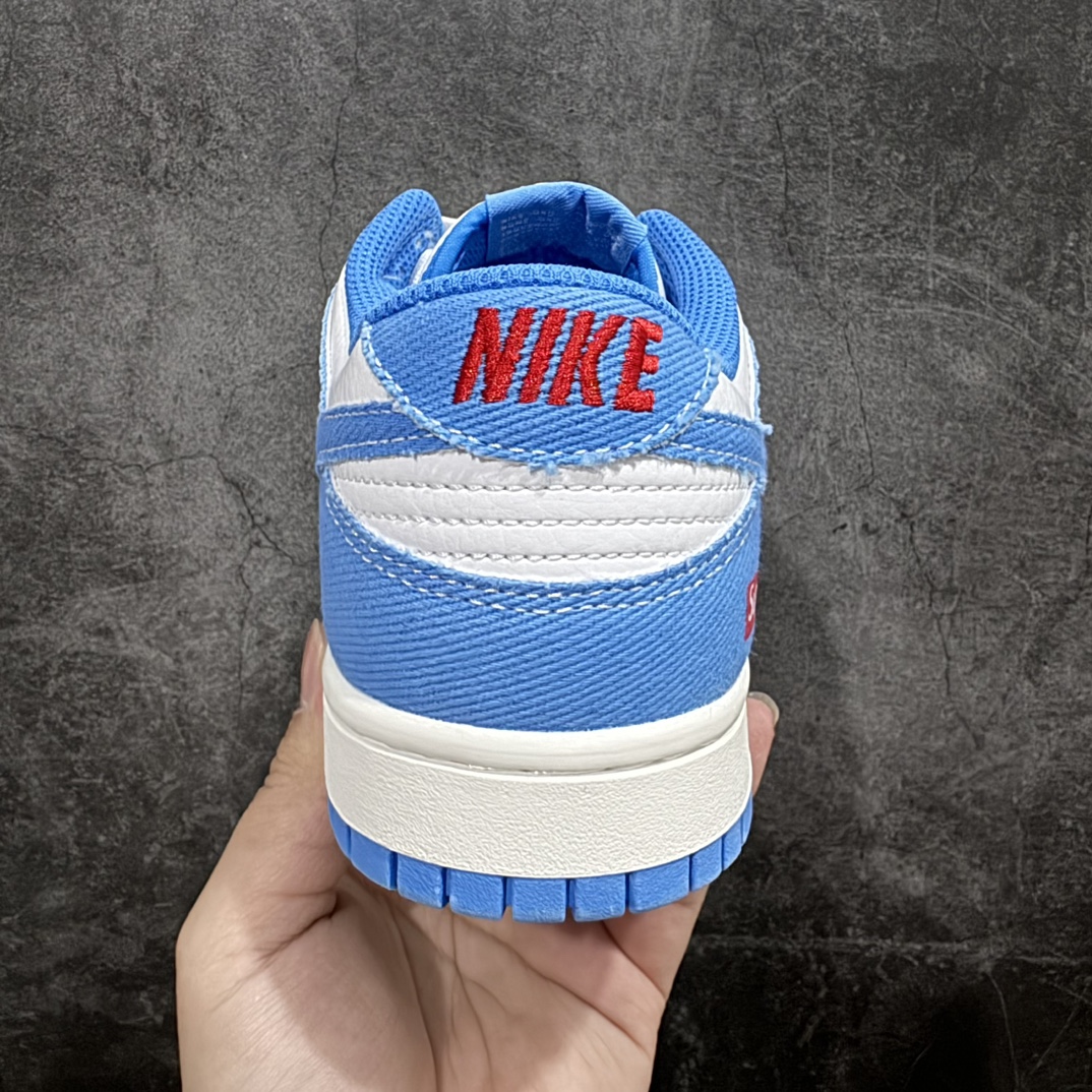 图片[4]-【定制版】Nike SB Dunk Low x Supreme 白天蓝牛仔三小钩n纯原大厂出品 极力推荐👏n原装头层材料 独家版型蒸餾加工n帶來的是更好的视觉和脚感体验n大厂纯原品质出货 清洁度 电绣工艺皮料切割干净无任何毛边 细节完美 官方货号：KK1888 015 尺码：36 36.5 37.5 38 38.5 39 40 40.5 41 42 42.5 43 44 44.5 45 编码：HXS320340-鞋库