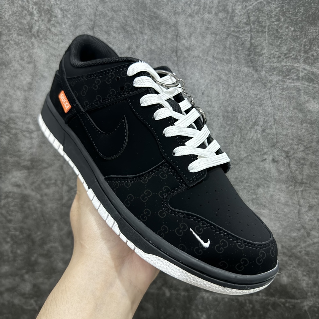 图片[3]-【定制版】Nike SB Dunk Low x GUCCI 纯黑暗纹n纯原大厂出品 极力推荐n原装头层材料 独家版型蒸餾加工n帶來的是更好的视觉和脚感体验n大厂纯原品质出货 清洁度 电绣工艺皮料切割干净无任何毛边 细节完美 官方货号：FC1688 140XK 尺码：36 36.5 37.5 38 38.5 39 40 40.5 41 42 42.5 43 44 44.5 45 编码：HXS320340-鞋库