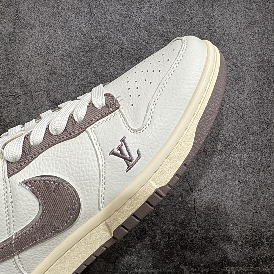 图片[6]-【定制版】Nike SB Dunk Low x Louis Vuitton 米棕n纯原大厂出品 极力推荐n原装头层材料 独家版型蒸餾加工n帶來的是更好的视觉和脚感体验n大厂纯原品质出货 清洁度 电绣工艺皮料切割干净无任何毛边 细节完美 官方货号：JH8310 957XK 尺码：36 36.5 37.5 38 38.5 39 40 40.5 41 42 42.5 43 44 44.5 45  编码：HXS320340-鞋库