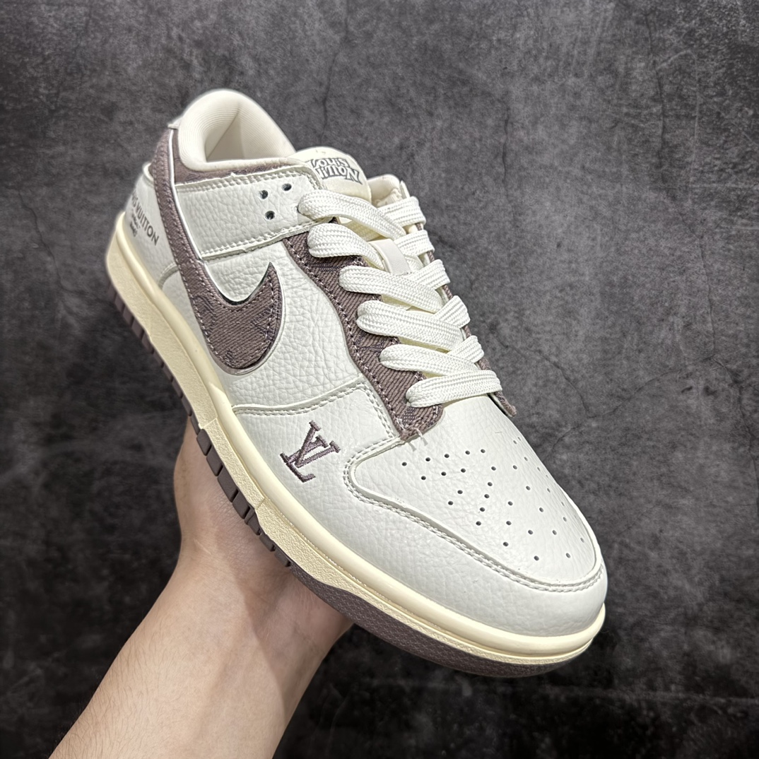 图片[3]-【定制版】Nike SB Dunk Low x Louis Vuitton 米棕n纯原大厂出品 极力推荐n原装头层材料 独家版型蒸餾加工n帶來的是更好的视觉和脚感体验n大厂纯原品质出货 清洁度 电绣工艺皮料切割干净无任何毛边 细节完美 官方货号：JH8310 957XK 尺码：36 36.5 37.5 38 38.5 39 40 40.5 41 42 42.5 43 44 44.5 45  编码：HXS320340-鞋库