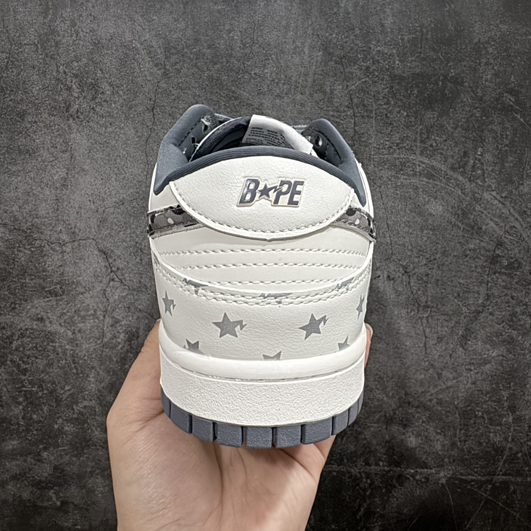 图片[4]-【定制版】Nike SB Dunk Low x BAPE 白灰黑迷彩钩n纯原大厂出品 极力推荐n原装头层材料 独家版型蒸餾加工n帶來的是更好的视觉和脚感体验n大厂纯原品质出货 清洁度 电绣工艺皮料切割干净无任何毛边 细节完美 官方货号：DQ1098 351 尺码：36 36.5 37.5 38 38.5 39 40 40.5 41 42 42.5 43 44 44.5 45  编码：HXS260280-鞋库