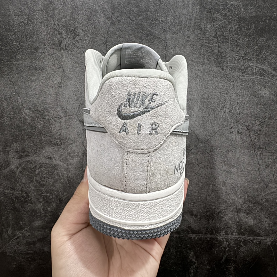 图片[4]-【公司级】Nike Air Force 1 Low 07 x CDG x The North Face 白灰n原楦头原纸板 打造纯正低帮空军版型 专注外贸渠道 全掌内置蜂窝气垫原盒配件 原厂中底钢印、拉帮完美官方货号：HD1968 016 Size：36 36.5 37.5 38 38.5 39 40 40.5 41 42 42.5 43 44 44.5 45 编码：HXS250260-鞋库