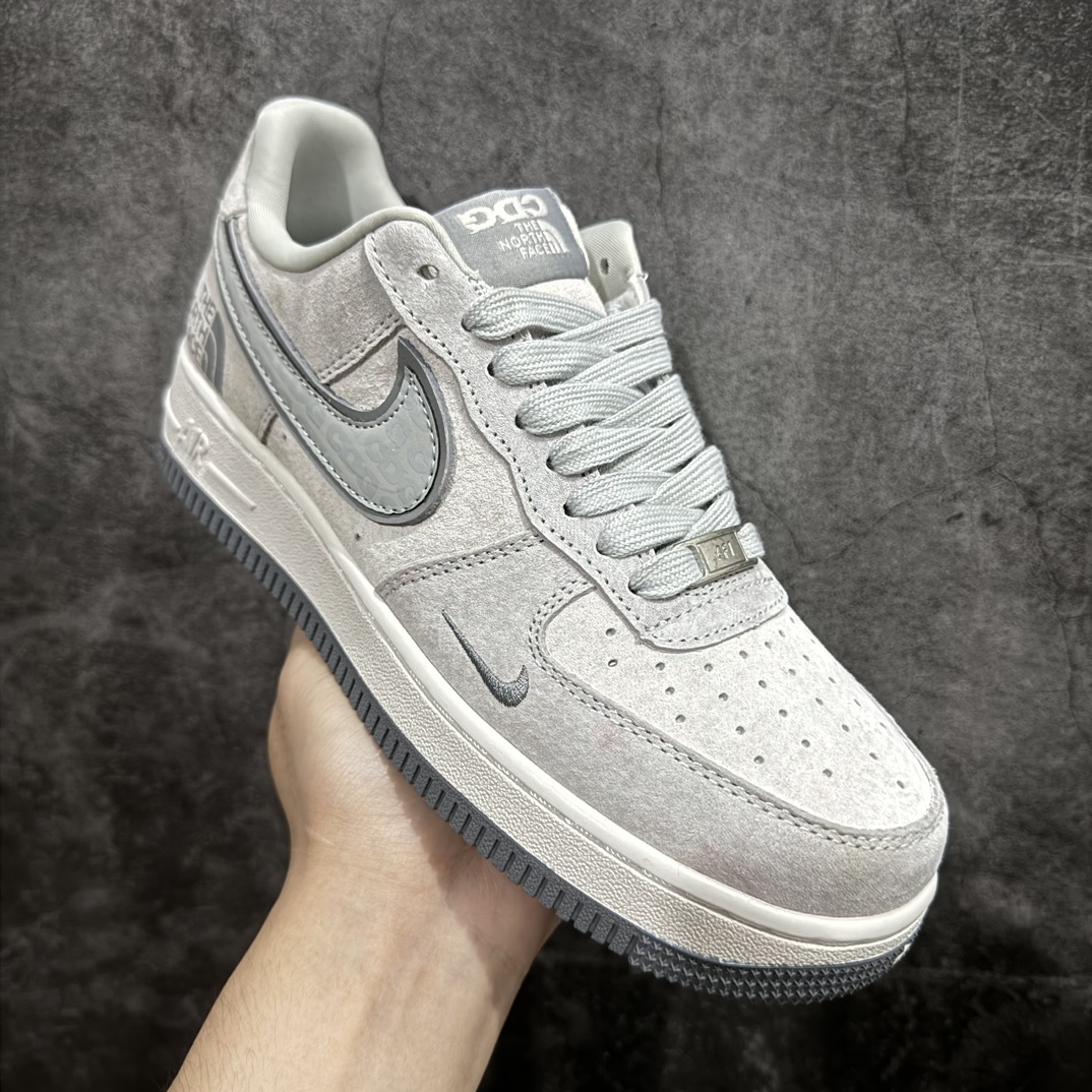 图片[3]-【公司级】Nike Air Force 1 Low 07 x CDG x The North Face 白灰n原楦头原纸板 打造纯正低帮空军版型 专注外贸渠道 全掌内置蜂窝气垫原盒配件 原厂中底钢印、拉帮完美官方货号：HD1968 016 Size：36 36.5 37.5 38 38.5 39 40 40.5 41 42 42.5 43 44 44.5 45 编码：HXS250260-鞋库