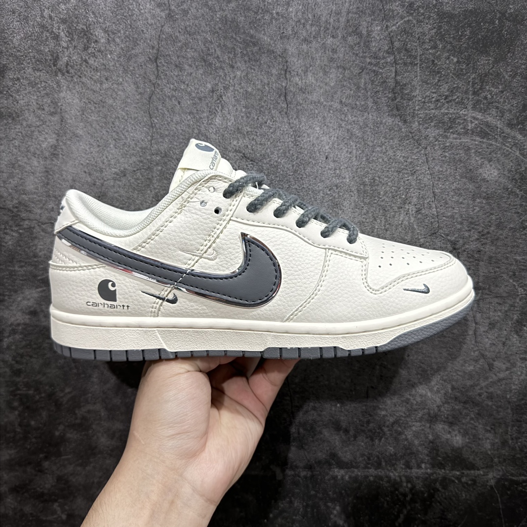 【定制版】Nike SB Dunk Low x Carhartt 卡哈特 米灰三钩n纯原大厂出品 极力推荐👏n原装头层材料 独家版型蒸餾加工n帶來的是更好的视觉和脚感体验n大厂纯原品质出货 清洁度 电绣工艺皮料切割干净无任何毛边 细节完美 官方货号：SJ1089 006 尺码：36 36.5 37.5 38 38.5 39 40 40.5 41 42 42.5 43 44 44.5 45 编码：HXS320340-鞋库