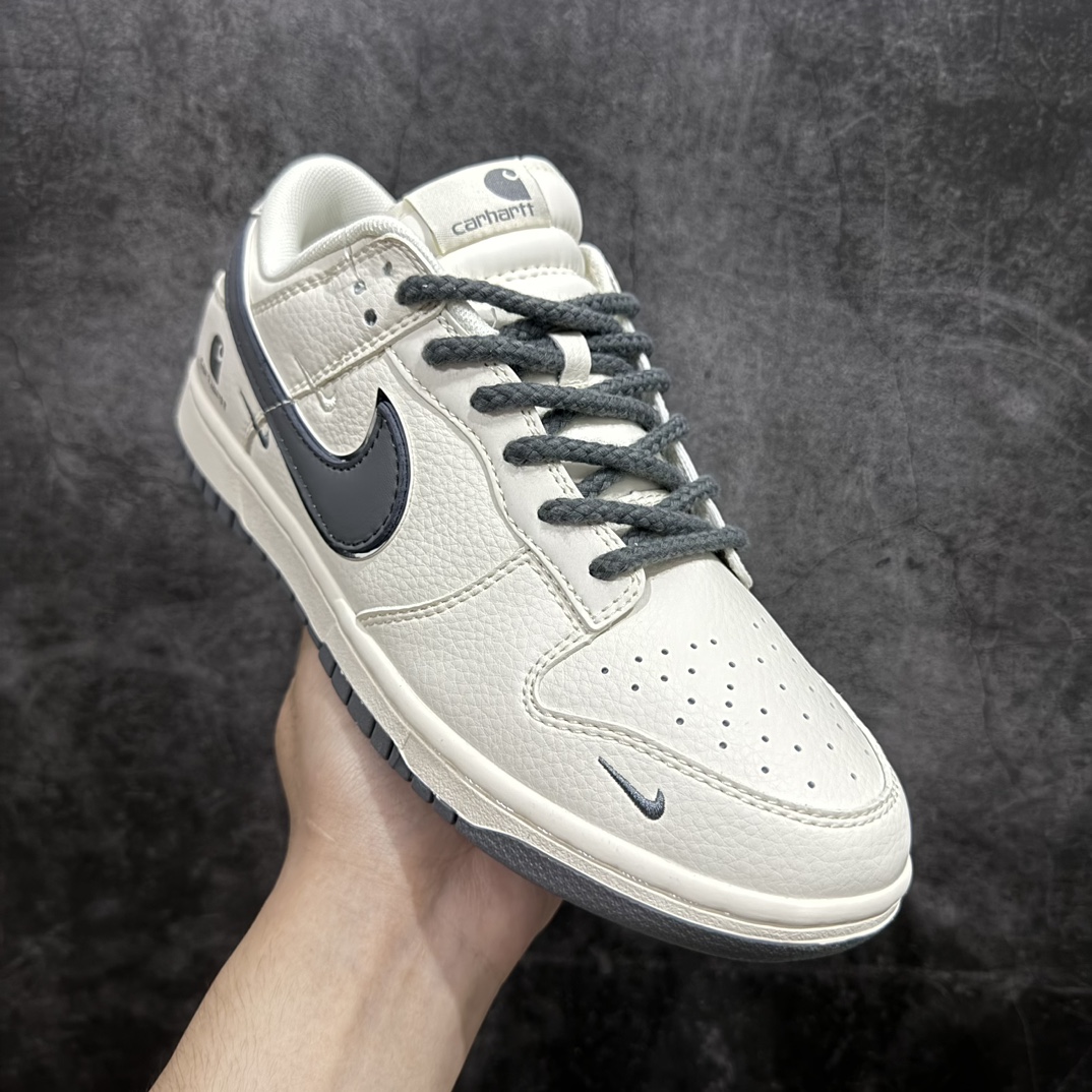 图片[3]-【定制版】Nike SB Dunk Low x Carhartt 卡哈特 米灰三钩n纯原大厂出品 极力推荐👏n原装头层材料 独家版型蒸餾加工n帶來的是更好的视觉和脚感体验n大厂纯原品质出货 清洁度 电绣工艺皮料切割干净无任何毛边 细节完美 官方货号：SJ1089 006 尺码：36 36.5 37.5 38 38.5 39 40 40.5 41 42 42.5 43 44 44.5 45 编码：HXS320340-鞋库