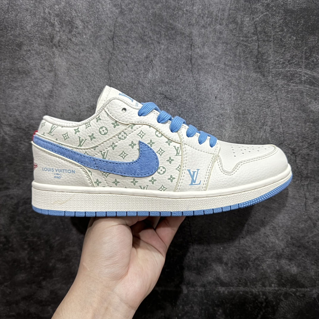 【定制版】Air Jordan 1 Retro Low x Louis Vuitton 白蓝n官方同步新色 原装级产物n拒绝公底 立体鞋型 细节完美 高清洁度购置公司同步原材料 原汁原味 忠于原版 货号：WG8850 008n码数：36 36.5 37.5 38 38.5 39 40 40.5 41 42 42.5 43 44 44.5 45 编码：HXS320340-鞋库