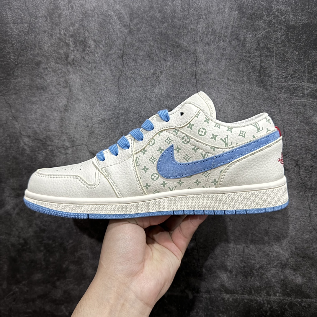 图片[2]-【定制版】Air Jordan 1 Retro Low x Louis Vuitton 白蓝n官方同步新色 原装级产物n拒绝公底 立体鞋型 细节完美 高清洁度购置公司同步原材料 原汁原味 忠于原版 货号：WG8850 008n码数：36 36.5 37.5 38 38.5 39 40 40.5 41 42 42.5 43 44 44.5 45 编码：HXS320340-鞋库