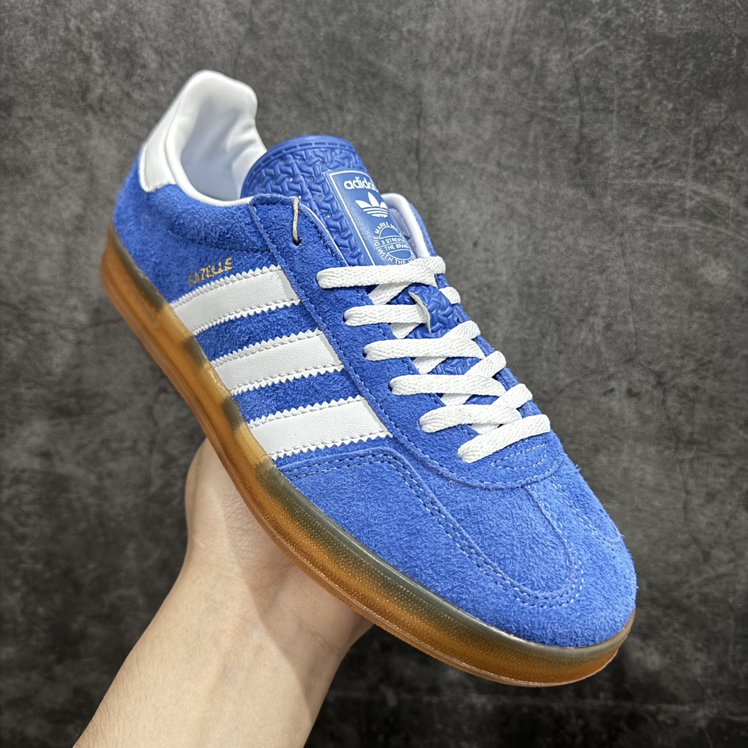 图片[3]-【XF跑量版】AD Original Gazelle Indoor Trainers 瞪羚室内鞋系列低帮复古百搭休闲运动德训风板鞋 HQ8717nn同价位中品质最佳 最优选择版本n原厂翻毛皮料 翻毛效果 卡色与原版无差别n正确半透大底  大底厚度质感比市面好很多n完美版型 实拍可感受 随意对比可匹敌任何价位品质 全套原纸板楦头开发 每道工序同步公司流程 确保原汁原味n中底原厂特供纳米纤维板 区别市面劣质纸板中底原厂海玻璃鞋垫 中置乳胶足弓支撑垫 正确3/2横条宽版背胶一比一鞋头弧度高度鞋身弧度 烫金亮度高频深浅同步原鞋n 原厂港宝加持定型后跟R度完美 原厂高频磨具加持 Logo字体 凹凸明显 轮廓分明 描漆定位精准 三道杠为尖角45°锯齿状 高频立体感很强 区别圆形锯齿 已最大程度还原公司 欢迎对比SIZE：35.5 36 36.5 37 38 38.5 39 40 40.5 41 42 42.5 43 44 44.5 45 编码：NMXF200220-鞋库