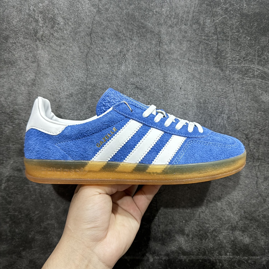 【XF跑量版】AD Original Gazelle Indoor Trainers 瞪羚室内鞋系列低帮复古百搭休闲运动德训风板鞋 HQ8717nn同价位中品质最佳 最优选择版本n原厂翻毛皮料 翻毛效果 卡色与原版无差别n正确半透大底  大底厚度质感比市面好很多n完美版型 实拍可感受 随意对比可匹敌任何价位品质 全套原纸板楦头开发 每道工序同步公司流程 确保原汁原味n中底原厂特供纳米纤维板 区别市面劣质纸板中底原厂海玻璃鞋垫 中置乳胶足弓支撑垫 正确3/2横条宽版背胶一比一鞋头弧度高度鞋身弧度 烫金亮度高频深浅同步原鞋n 原厂港宝加持定型后跟R度完美 原厂高频磨具加持 Logo字体 凹凸明显 轮廓分明 描漆定位精准 三道杠为尖角45°锯齿状 高频立体感很强 区别圆形锯齿 已最大程度还原公司 欢迎对比SIZE：35.5 36 36.5 37 38 38.5 39 40 40.5 41 42 42.5 43 44 44.5 45 编码：NMXF200220-鞋库