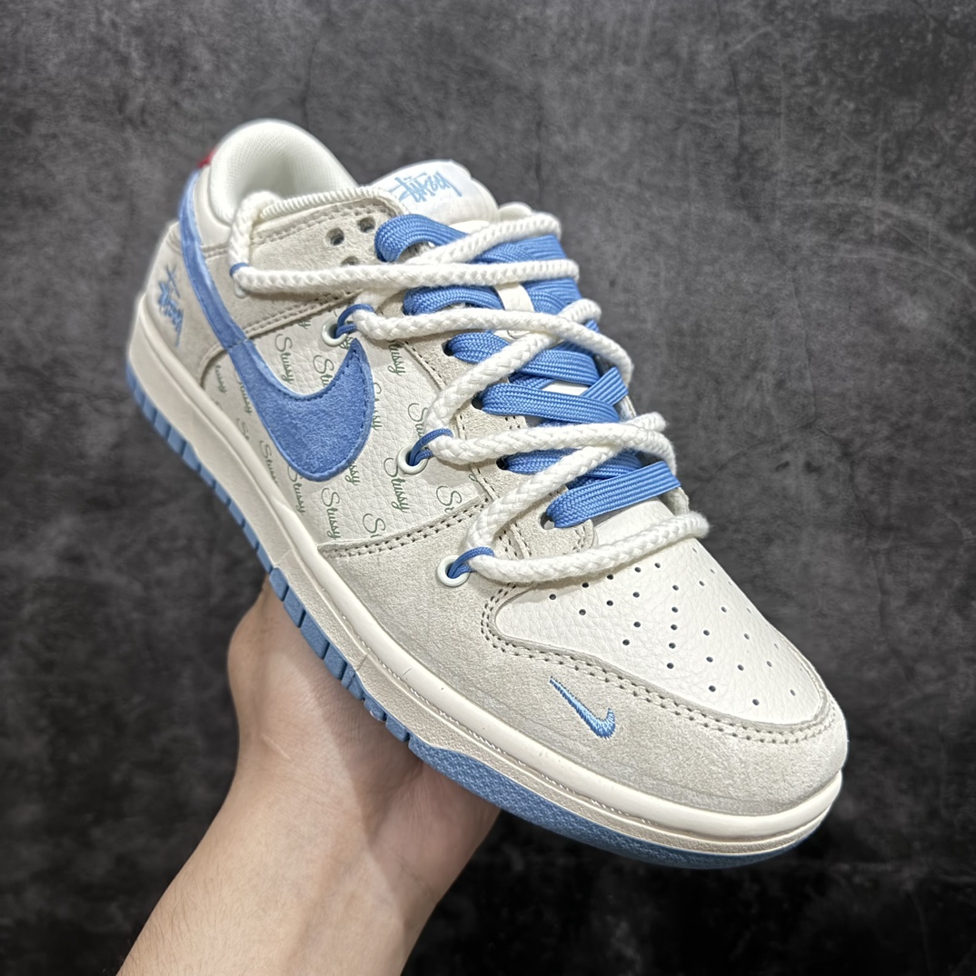 图片[3]-【定制版】Nike SB Dunk Low x Stussy 米蓝红绑带n纯原大厂出品 极力推荐n原装头层材料 独家版型蒸餾加工n帶來的是更好的视觉和脚感体验n大厂纯原品质出货 清洁度 电绣工艺皮料切割干净无任何毛边 细节完美 官方货号：SJ2068 279 尺码：36 36.5 37.5 38 38.5 39 40 40.5 41 42 42.5 43 44 44.5 45  编码：HXS340360-鞋库