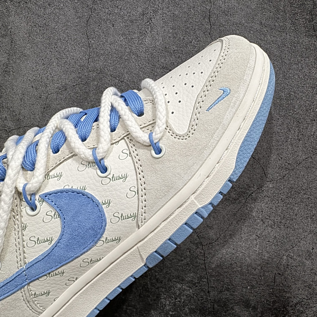 图片[6]-【定制版】Nike SB Dunk Low x Stussy 米蓝红绑带n纯原大厂出品 极力推荐n原装头层材料 独家版型蒸餾加工n帶來的是更好的视觉和脚感体验n大厂纯原品质出货 清洁度 电绣工艺皮料切割干净无任何毛边 细节完美 官方货号：SJ2068 279 尺码：36 36.5 37.5 38 38.5 39 40 40.5 41 42 42.5 43 44 44.5 45  编码：HXS340360-鞋库