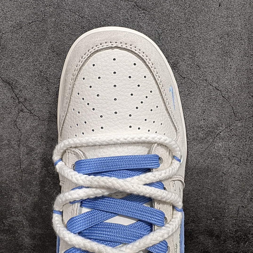 图片[5]-【定制版】Nike SB Dunk Low x Stussy 米蓝红绑带n纯原大厂出品 极力推荐n原装头层材料 独家版型蒸餾加工n帶來的是更好的视觉和脚感体验n大厂纯原品质出货 清洁度 电绣工艺皮料切割干净无任何毛边 细节完美 官方货号：SJ2068 279 尺码：36 36.5 37.5 38 38.5 39 40 40.5 41 42 42.5 43 44 44.5 45  编码：HXS340360-鞋库