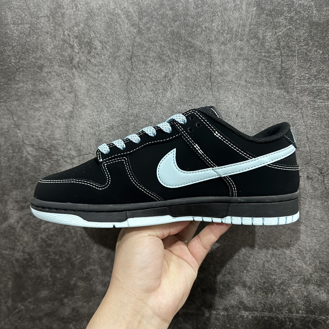 图片[2]-【定制版】Nk SB Dunk Low 斯图西系列-黑色蓝勾 周年高端定制 低帮休闲板鞋 KK1888-012n定制鞋盒 大厂纯原品质出货 超高清洁度 皮料切割干净无任何毛边 细节完美   尺码：36 36.5 37.5 38 38.5 39 40 40.5 41 42 42.5 43 44 44.5 45 编码：HXS320340-鞋库