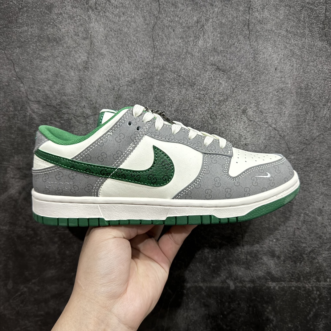 【定制版】Nike SB Dunk Low“古驰联名—暗纹双G灰绿勾”周年高端定制 低帮休闲板鞋 定制鞋盒 大厂纯原品质出货 超高清洁度 皮料切割干净无任何毛边 细节完美货号：SF1588-134nSize:36 36.5 37.5 38 38.5 39 40 40.5 41 42 42.5 43 44 44.5 45 编码：HXS260280-鞋库