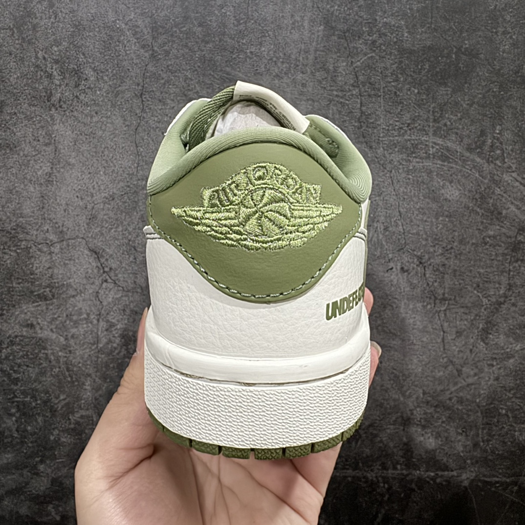 图片[4]-【定制版】Travis Scott x Nike Air Jordan 1 Low x UNDEFEATED 米绿nAir Jordan 1 Low 反转米绿小钩倒钩 纯原版本n全鞋采用原装头层皮，用料扎实 精雕细琢n鞋型极致还原 飞翼3D打印改良 深度立体四线中底拉帮皮料选材 钢印 背胶一应俱全 全新批次 原装原模大底全鞋原厂定制皮料，手感细腻正确折边工艺 完美细节诠释 官方货号：CH6336 009 Size：36 36.5 37.5 38 38.5 39 40 40.5 41 42 42.5 43 44 44.5 45 编码：HXS320340-鞋库