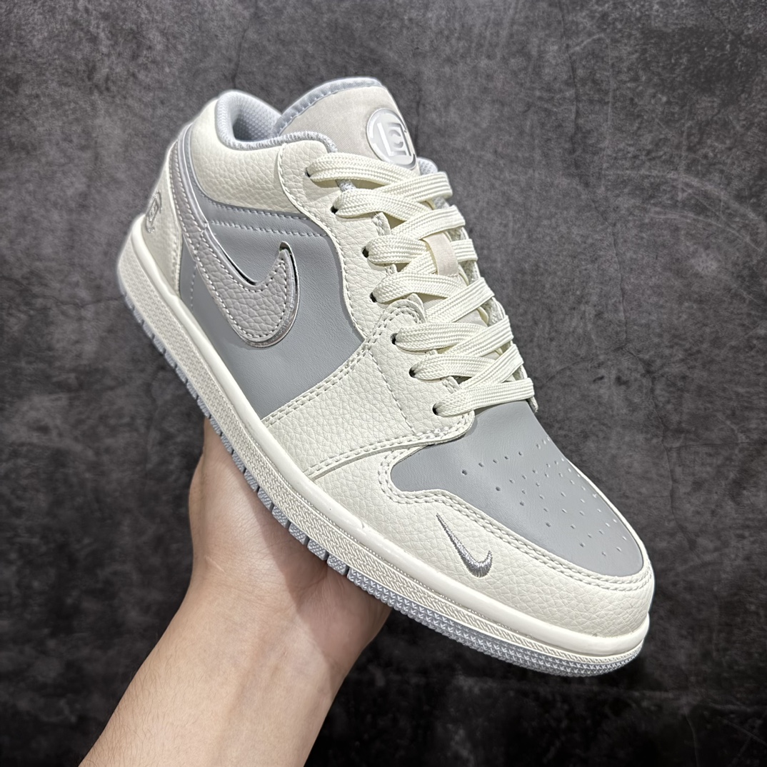 图片[3]-【定制版】Air Jordan 1 Low AJ1 乔1 冠希联名-米白银边灰 高端定制 低帮复古篮球鞋 DC2024-024rn#定制鞋盒 大厂纯原品质出货 超高清洁度 皮料切割干净无任何毛边 细节完美 r 尺码：36 36.5 37.5 38 38.5 39 40 40.5 41 42 42.5 43 44 44.5 45 编码：HXS320340-鞋库