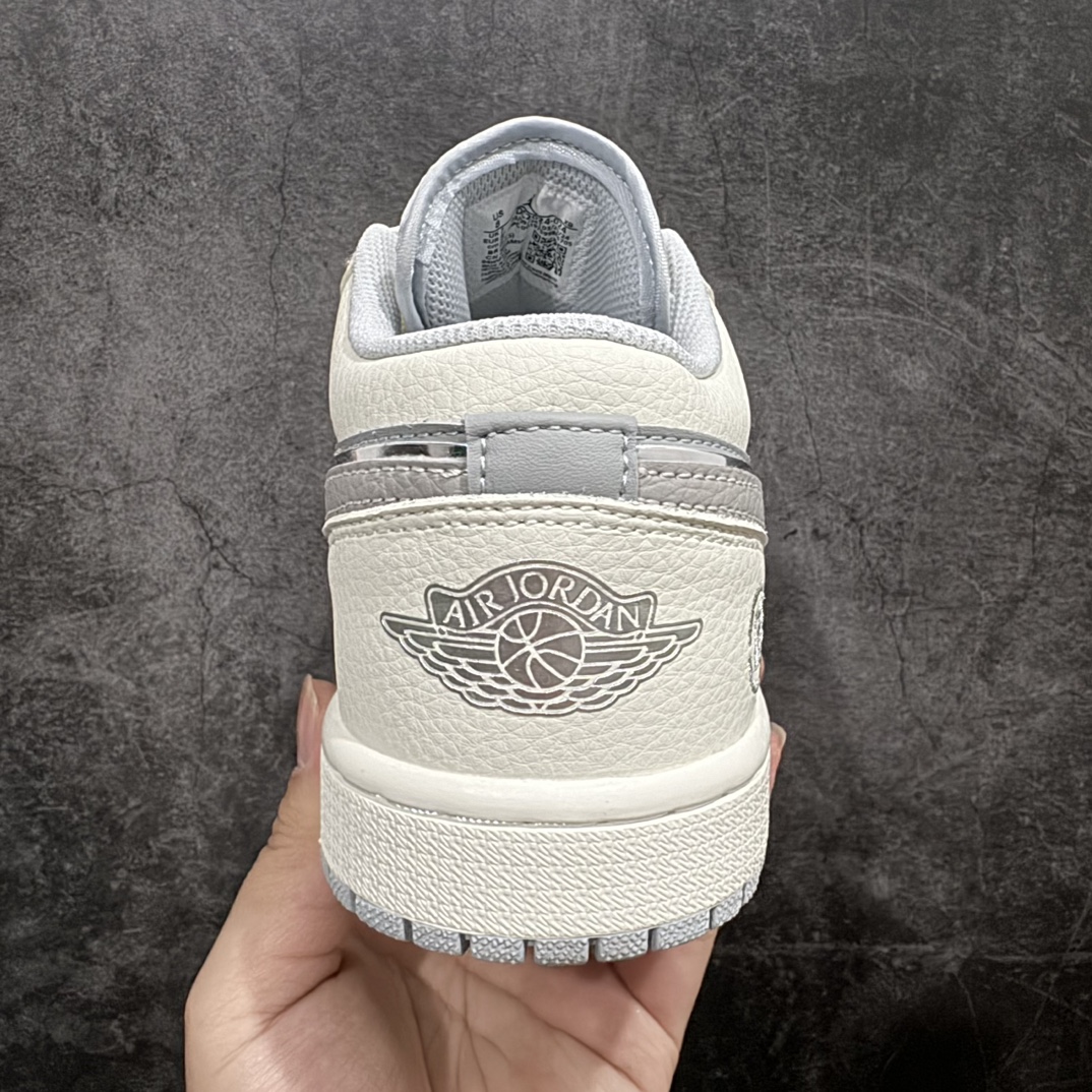 图片[4]-【定制版】Air Jordan 1 Low AJ1 乔1 冠希联名-米白银边灰 高端定制 低帮复古篮球鞋 DC2024-024rn#定制鞋盒 大厂纯原品质出货 超高清洁度 皮料切割干净无任何毛边 细节完美 r 尺码：36 36.5 37.5 38 38.5 39 40 40.5 41 42 42.5 43 44 44.5 45 编码：HXS320340-鞋库