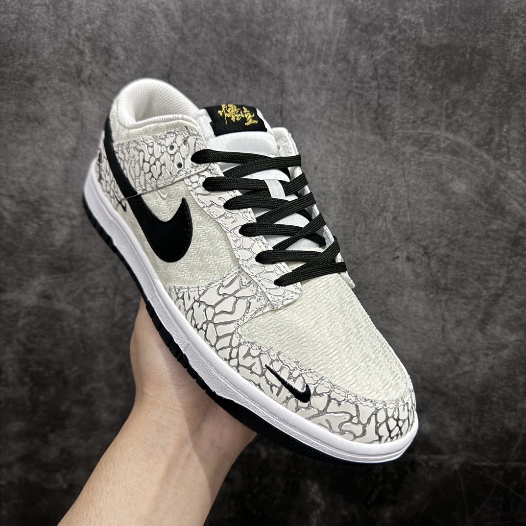 图片[3]-【定制版】Nike SB Dunk Low 黑神话悟空 白黑小钩 流银爆裂纹n纯原大厂出品 极力推荐👏n原装头层材料 独家版型蒸餾加工n帶來的是更好的视觉和脚感体验n大厂纯原品质出货 清洁度 电绣工艺皮料切割干净无任何毛边 细节完美 官方货号：LW1818 105 尺码：36 36.5 37.5 38 38.5 39 40 40.5 41 42 42.5 43 44 44.5 45 编码：HXS320340-鞋库