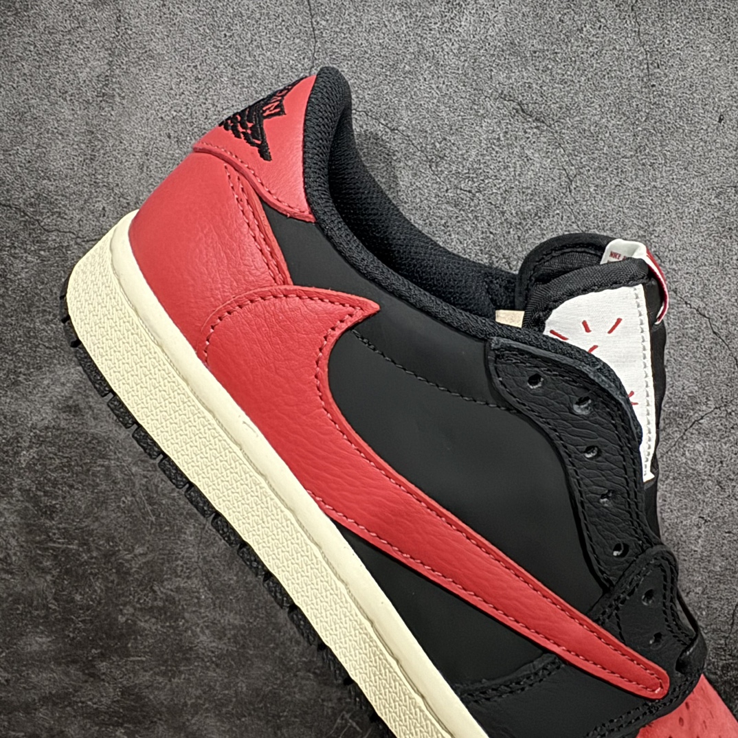 图片[7]-【KZ纯原】Travis Scott x Air Jordan AJ1 Low OG SP TS联名倒钩低帮黑红配色 DM7866-061全系列配色 外贸特供批次 新配色不断更新开发 市场中端王者 全套原纸板楦头开发 确保原汁原味 完美呈现一代版型 一比一鞋头弧度高度鞋身弧度 此版本只针对中端市场 细节品控鞋型随意秒杀市面同价位 鞋型完美 不臃肿别扭 头层皮料加持 用料绝不含糊 进口玻璃冲刀皮料裁剪零毛边 电脑针车工艺 超高鞋面清洁度 最高QC检验标准 控制溢胶瑕疵 原盒原配 飞翼3D高频深度立体 工艺方面大到整体鞋型 漏斗收腰 底线拉帮 LOGO立体程度 小到针眼排布 载片对称 冲孔效果 鞋标规范 鞋垫背胶等等 无一不是口碑收割 每双都是一个回头客SIZE：36 36.5 37.5 38 38.5 39 40 40.5 41 42 42.5 43 44 44.5 45 46 47.5 编码：SLM290320-鞋库