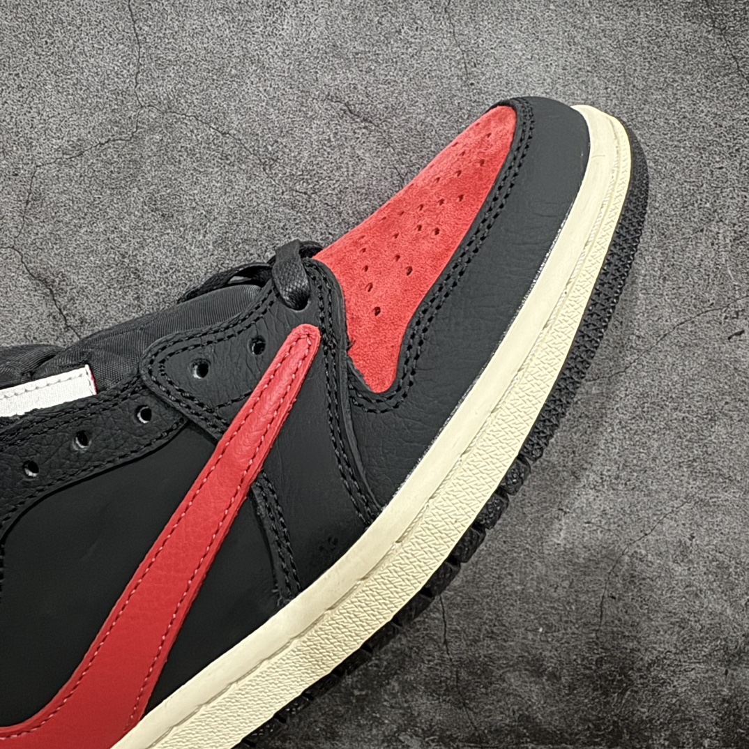 图片[6]-【KZ纯原】Travis Scott x Air Jordan AJ1 Low OG SP TS联名倒钩低帮黑红配色 DM7866-061全系列配色 外贸特供批次 新配色不断更新开发 市场中端王者 全套原纸板楦头开发 确保原汁原味 完美呈现一代版型 一比一鞋头弧度高度鞋身弧度 此版本只针对中端市场 细节品控鞋型随意秒杀市面同价位 鞋型完美 不臃肿别扭 头层皮料加持 用料绝不含糊 进口玻璃冲刀皮料裁剪零毛边 电脑针车工艺 超高鞋面清洁度 最高QC检验标准 控制溢胶瑕疵 原盒原配 飞翼3D高频深度立体 工艺方面大到整体鞋型 漏斗收腰 底线拉帮 LOGO立体程度 小到针眼排布 载片对称 冲孔效果 鞋标规范 鞋垫背胶等等 无一不是口碑收割 每双都是一个回头客SIZE：36 36.5 37.5 38 38.5 39 40 40.5 41 42 42.5 43 44 44.5 45 46 47.5 编码：SLM290320-鞋库