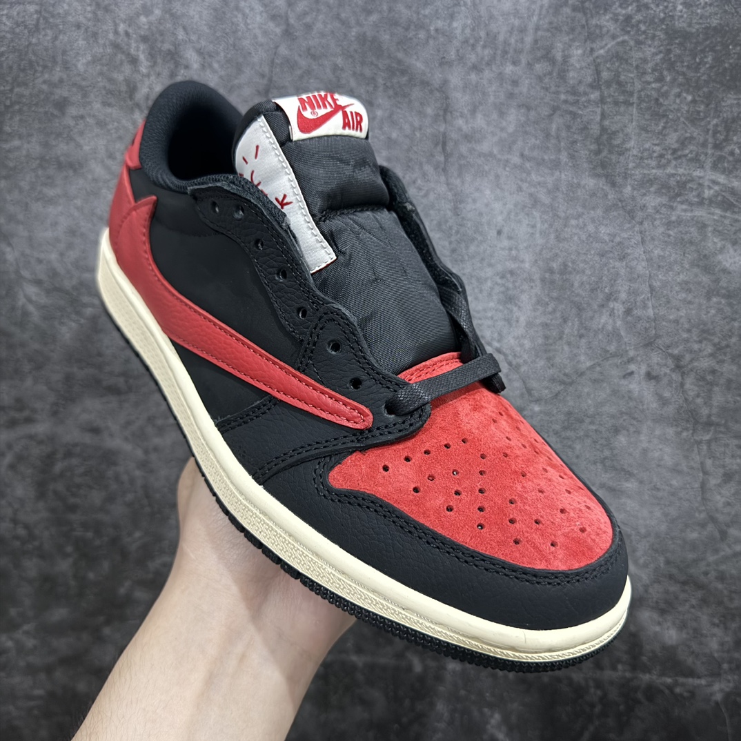 图片[3]-【KZ纯原】Travis Scott x Air Jordan AJ1 Low OG SP TS联名倒钩低帮黑红配色 DM7866-061全系列配色 外贸特供批次 新配色不断更新开发 市场中端王者 全套原纸板楦头开发 确保原汁原味 完美呈现一代版型 一比一鞋头弧度高度鞋身弧度 此版本只针对中端市场 细节品控鞋型随意秒杀市面同价位 鞋型完美 不臃肿别扭 头层皮料加持 用料绝不含糊 进口玻璃冲刀皮料裁剪零毛边 电脑针车工艺 超高鞋面清洁度 最高QC检验标准 控制溢胶瑕疵 原盒原配 飞翼3D高频深度立体 工艺方面大到整体鞋型 漏斗收腰 底线拉帮 LOGO立体程度 小到针眼排布 载片对称 冲孔效果 鞋标规范 鞋垫背胶等等 无一不是口碑收割 每双都是一个回头客SIZE：36 36.5 37.5 38 38.5 39 40 40.5 41 42 42.5 43 44 44.5 45 46 47.5 编码：SLM290320-鞋库