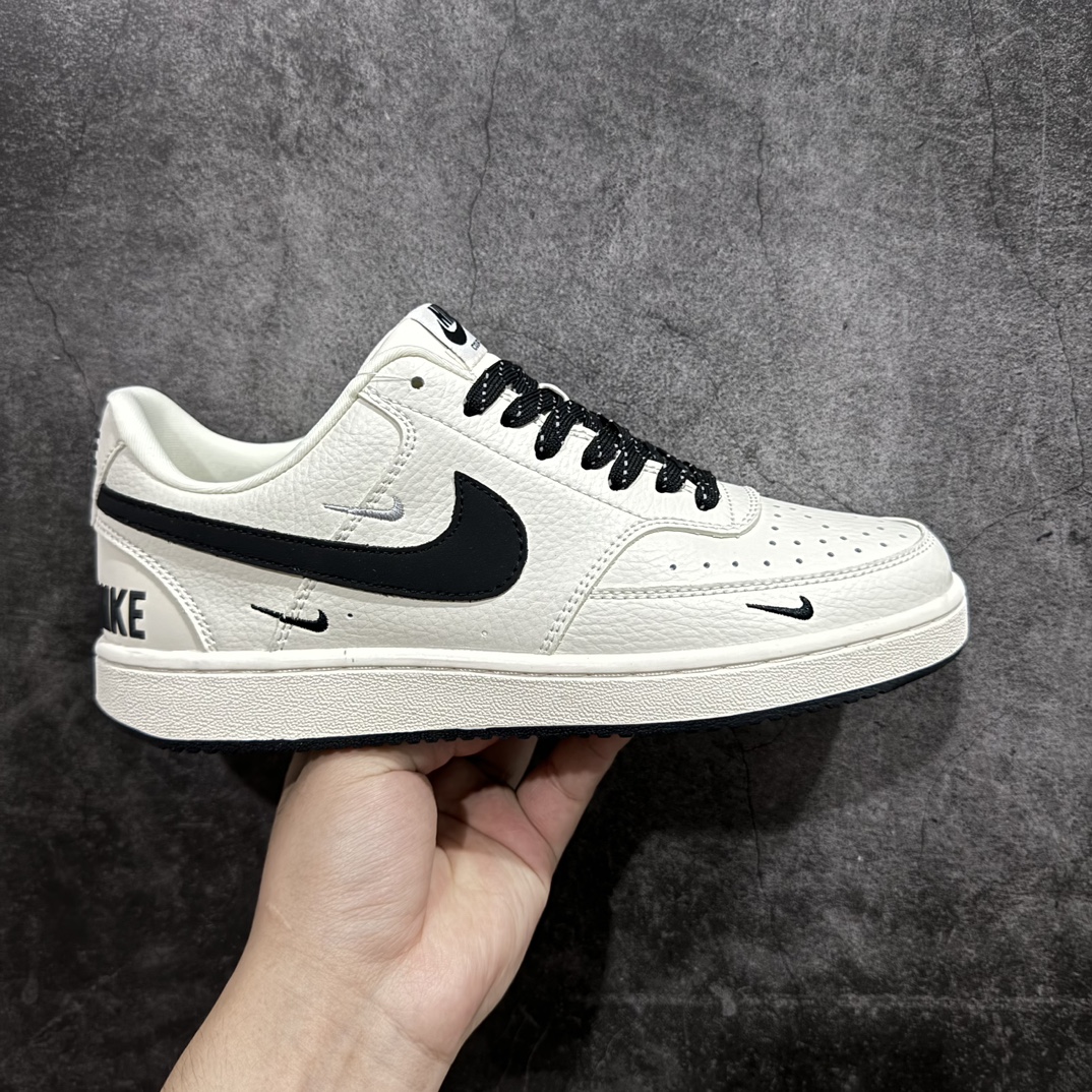 【定制版】Nike Court Vision Low 三勾联名n休闲运动板鞋 纯原版本n低帮百搭透气休闲运动板鞋，经典耐用的设计，兼顾舒适脚感和出众风范，演绎匠心之作。结构性的支撑贴合感结合复古篮球设计，塑就场外全明星风范 货号: FD5188 112 尺码：36 36.5 37.5 38 38.5 39 40 40.5 41 42 42.5 43 44 44.5 45 编码：CC260280-鞋库