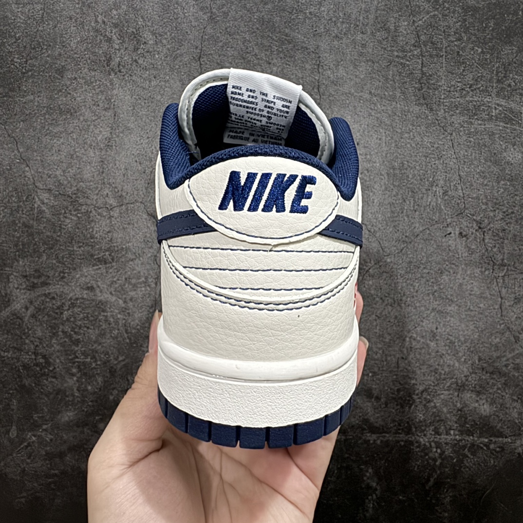 图片[4]-【定制版】NIKE SB Dunk Low x Supreme 白蓝双小钩n性价比天花板 极力推荐👏n原装头层材料 独家版型蒸餾加工n帶來的是更好的视觉和脚感体验n大厂纯原品质出货 清洁度 电绣工艺皮料切割干净无任何毛边 细节完美官方货号：XX2025 315 尺码：36 36.5 37.5 38 38.5 39 40 40.5 41 42 42.5 43 44 44.5 45 46 编码：FS240260-鞋库