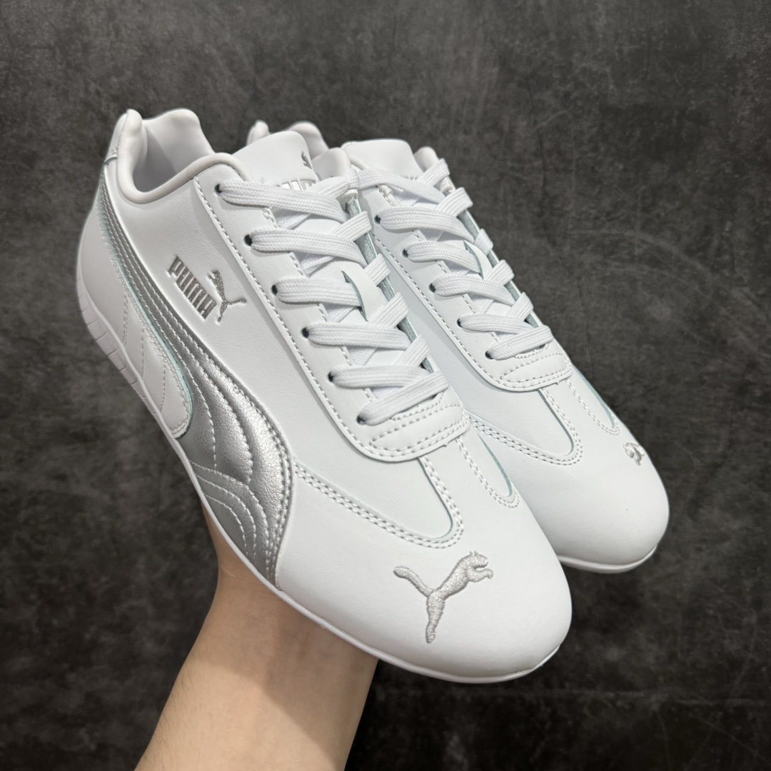 【纯原神版】Puma Speedcat OG Sparcon彪马罗马阿莫尔系列 复古运动休闲赛车跑鞋n市场顶级正确版本n版型 细节 烫金走线区分市面通货 欢迎对比🆚n工厂耗时3个月开发n原装档案原数据纸版楦型n采用鞋面材质(正确二次成型\’猛帮\’成型工艺🆚区别市面版本!!)n外置原数据开发轻量耐磨橡胶大底💪🏻nn全球知名运动品牌PUMA宝马赛车系列n融合了宝马车队的标志性配色n以趣味十足又前卫复古的设计引领潮流n将赛道精神融入街头时尚 开启前卫竞速之旅n主打前卫复古风 Roma鞋款的鞋侧以复古的流线造型缀以宝马经典Logo 巧妙吸睛n而Speedcat鞋款以亮眼三色条纹元素缀以舒适鞋面n赋予了独特的个性美学 演绎赛车的无尽能量n 官方货号：401603-03 编码：DZ210240-鞋库