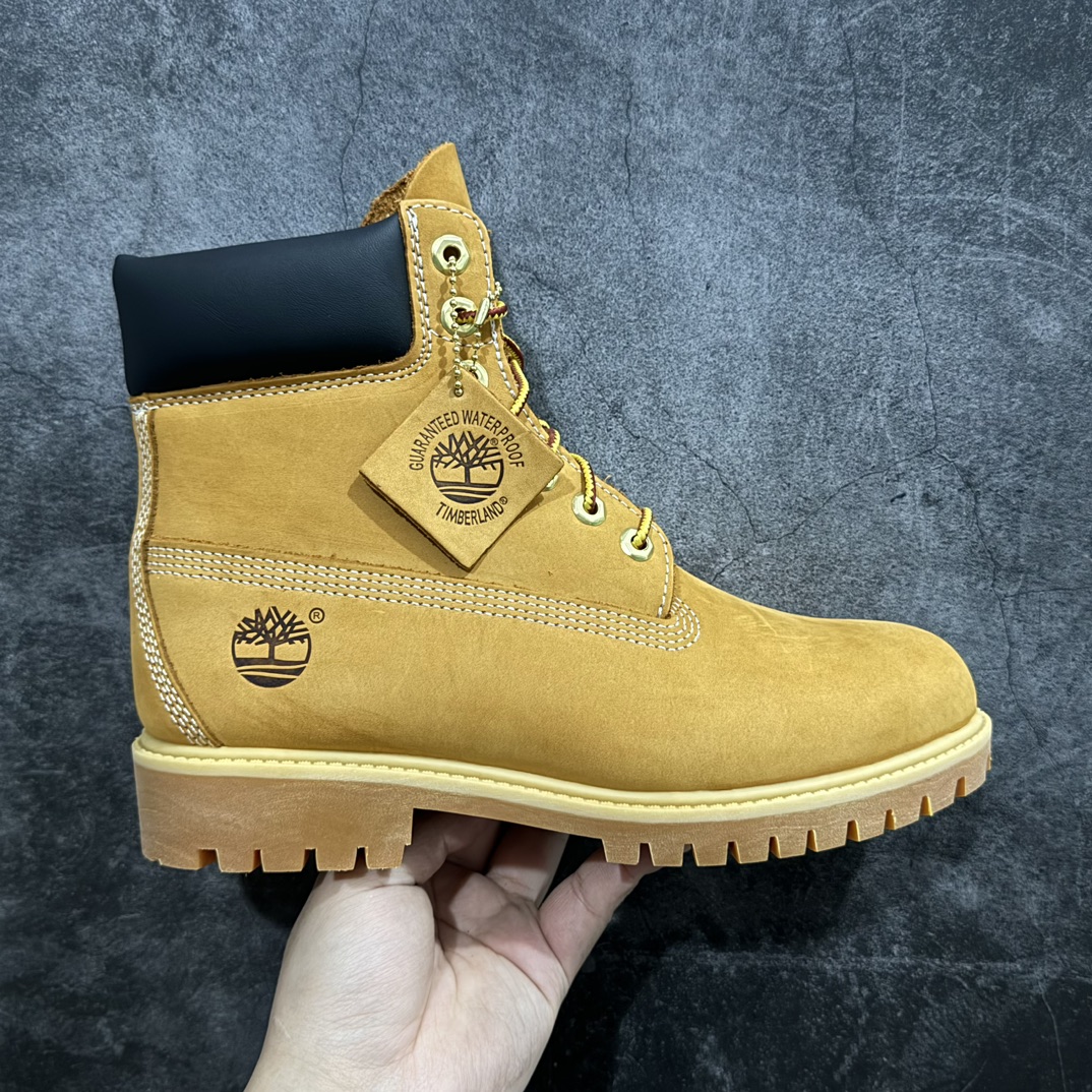 【X1顶级纯原】一比一原版开发版本添柏岚 Timberland 踢不烂/经典款黄色高帮【女款六孔 型号10361 男款七孔 型号10061】n某物渠道版 珠海代工厂生产 某宝香港代购统一渠道发货订单 某物一致品质 无需强调华丽文案 只需简单介绍用料 原单正品工艺解析 进口防水磨砂牛皮 紫光Logo防伪标识 精准电脑车线 四线并齐工艺 一万次横折动态防水 一体成型注塑工艺（⚠️区别冷粘一体成型版本）橡胶防滑大底耐造耐磨 全真牛皮领口/内里/鞋垫 配备抗疲劳减震蜂窝鞋垫 舒适性极高 平常生活实用性极高 经典简单易搭配 刮风下雨打雷防电防水抗寒保温必备 全套装柜包装配件 Size： 35 36 37 37.5 38 38.5 39 39.5 40 41 41.5 42 43 43.5 44 44.5 45 正品官网一致尺码 编码：HH390410-鞋库