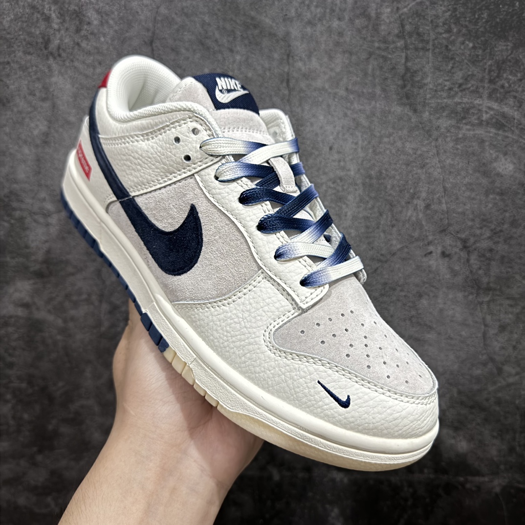 图片[3]-【定制版】Nike SB Dunk Low x Supreme 白蓝红n纯原大厂出品 极力推荐n原装头层材料 独家版型蒸餾加工n帶來的是更好的视觉和脚感体验n大厂纯原品质出货 清洁度 电绣工艺皮料切割干净无任何毛边 细节完美 官方货号：FC1688 142 尺码：36 36.5 37.5 38 38.5 39 40 40.5 41 42 42.5 43 44 44.5 45  编码：HXS260280-鞋库