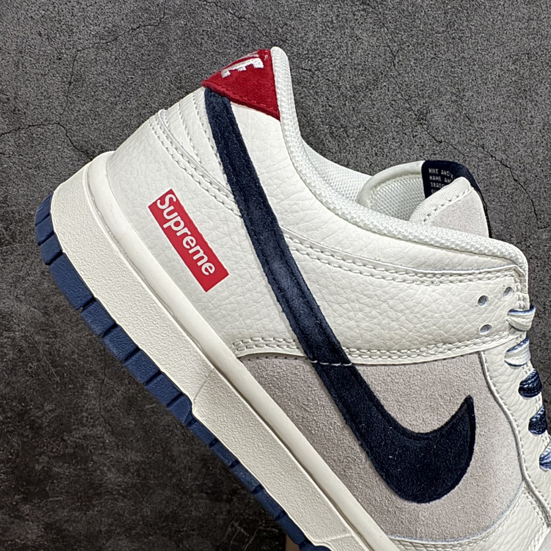 图片[7]-【定制版】Nike SB Dunk Low x Supreme 白蓝红n纯原大厂出品 极力推荐n原装头层材料 独家版型蒸餾加工n帶來的是更好的视觉和脚感体验n大厂纯原品质出货 清洁度 电绣工艺皮料切割干净无任何毛边 细节完美 官方货号：FC1688 142 尺码：36 36.5 37.5 38 38.5 39 40 40.5 41 42 42.5 43 44 44.5 45  编码：HXS260280-鞋库