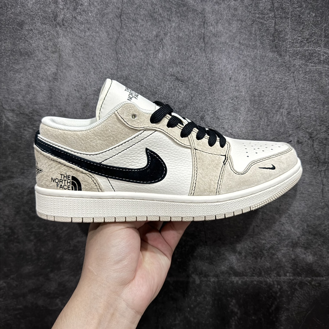 【定制版】Air Jordan 1 Low AJ1 乔1北面联名-奶咖 高端定制 低帮复古篮球鞋 SJ9950-028定制鞋盒 大厂纯原品质出货 超高清洁度 皮料切割干净无任何毛边 细节完美  尺码：36-45（半） 编码：HXS320340-鞋库