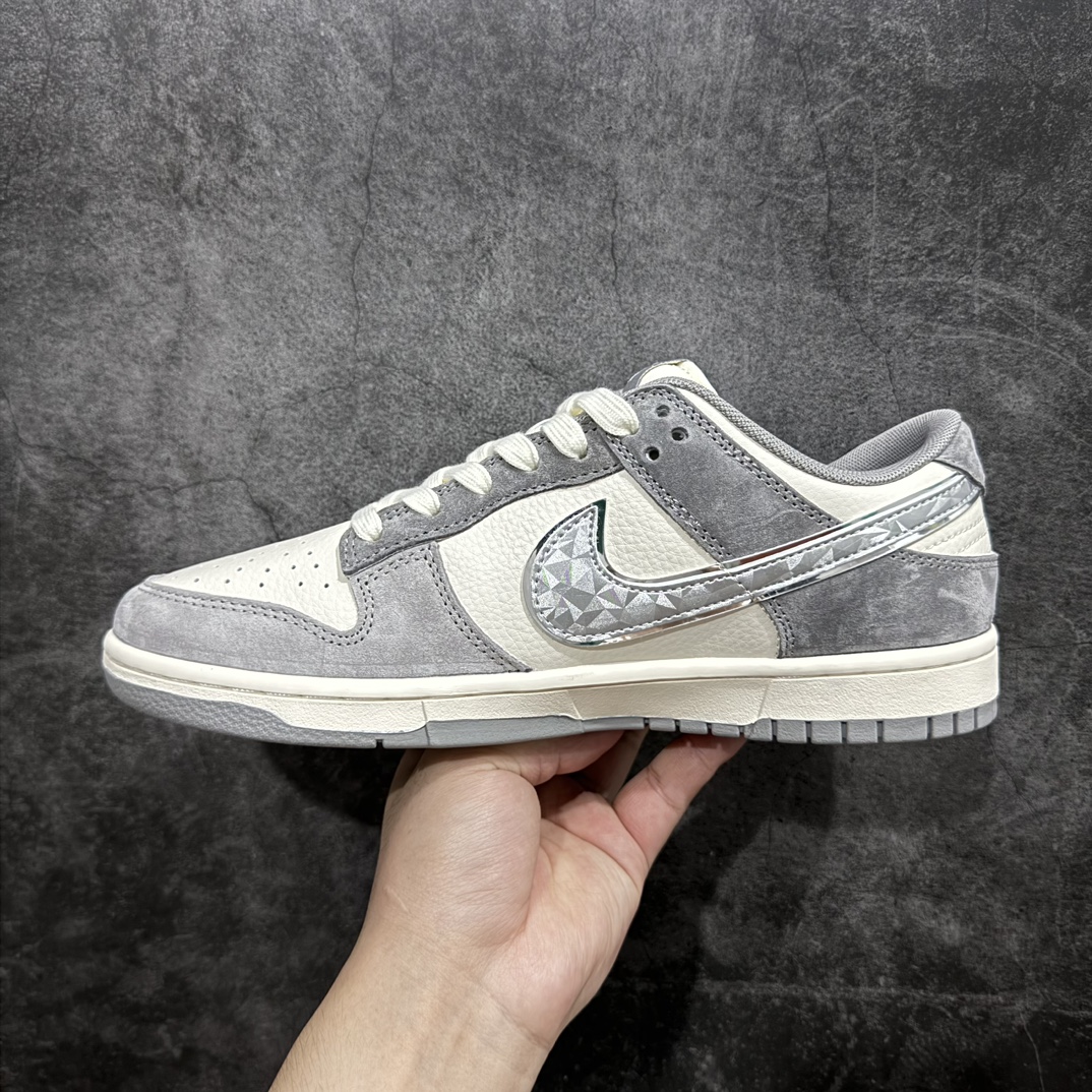 图片[2]-【定制版】Nk SB Dunk Low UN系列-钻石灰勾 周年高端定制 低帮休闲板鞋 DQ1098-518定制鞋盒 大厂纯原品质出货 超高清洁度 皮料切割干净无任何毛边 细节完美  尺码：36-45（半） 编码：HXS320340-鞋库