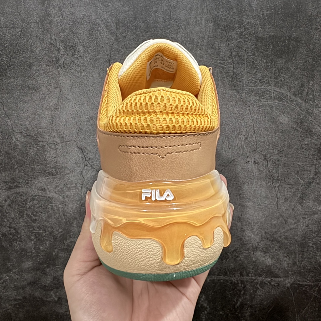 图片[4]-【绿x版】FILA CARROT 2 斐乐萝卜鞋2.0 经典百搭休闲 防滑减震耐磨低帮板鞋n传承了 FILA 的百年基因，融入年轻运动及潮流文化，成为引领变革、创新突破的一代。以“1+N” 的跨界合作模式重现经典的同时创造经典。带来最出其不意的跨界合作惊喜。同时，FILAFUSION把FILA 的 DNA 融入到定制体验里，你可以随心制造厲于你的产品。FILA FUSION 的鞋家族涵盖了老爹鞋、跑步鞋、网球鞋、季节款。风格复古新潮，满足了时尚人士出行及各类运动的搭配需求，成为当下年轻人筷拥的鞋类品牌之一。FILA FUSION 走进年轻人的世界，通过年轻人运动，街舞，滑板，篮球，展现 FILA FUSION 的潮流态度和年轻文化。FILA FUSION 认为末来属于引领变革、创新突破的年轻一代，让我们一起构成 FILA 未来的蓝图吧！nSIZE：35.5 36 36.5 37.5 38 38.5 39 40 编码：AC250270-鞋库