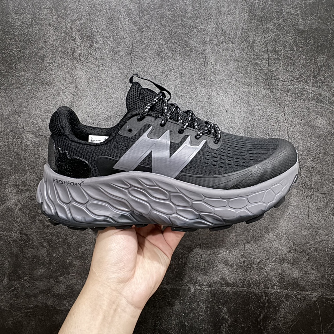 【纯原版本】New Balance NB Fresh Foam X More Trail SE 新百伦NB 鱼鳞系列超轻量化低帮休闲运动慢跑鞋 采用超轻透气3D针织网眼材料结构鞋面及打印Logo细节 中底嵌入FuelCell轻量化技术组合 网面鞋面设计 运动清爽透气 赤足感受 撞色设计细节控的惊喜 精细看得见 FUEL CELL避震中底 通过将液态氮快速填充进泡棉的方式 打造出具有高弹、轻质、 持久的中底 尺码：36-45 编码：MG250270-鞋库