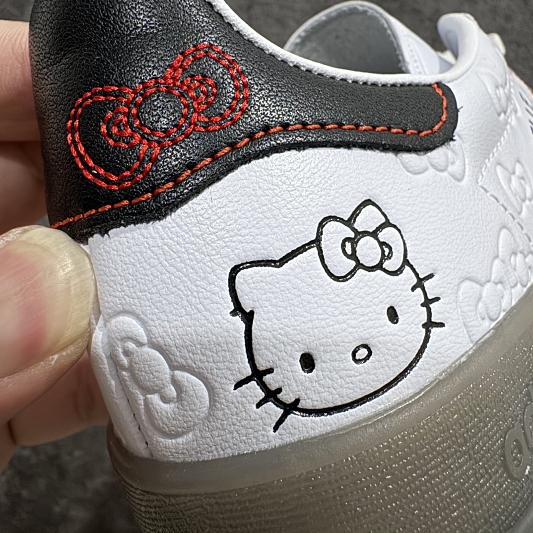 图片[2]-【纯原LZ版】凯蒂猫Hello Kitty x Adidas Gazelle Indoor Trainers\”Hello Kitty And Friends\”羚羊内训系列低帮复古百搭休闲运动德训风板鞋“联名白红黑凯蒂猫蝴蝶结印面”II0013nn男女鞋半码制n原楦开发版型采粒面移膜牛剖革组合用翻毛皮饰片鞋面材质n内环保海玻璃鞋垫 外置RB橡胶大底n 尺码：35 36 36⅔ 37⅓ 38 38⅔ 39⅓ 40 40⅔ 41⅓ 42 42⅔ 43⅓ 44 44⅔ 45 编码：NM250260-鞋库