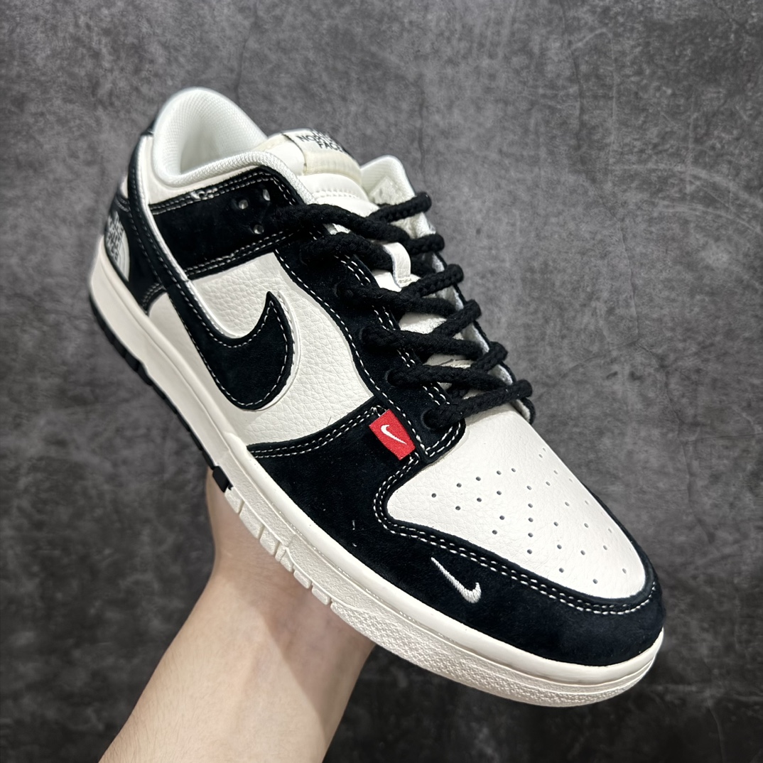 图片[3]-【定制版】Nk SB Dunk Low 北面联名-黑猪八黑勾 周年高端定制 低帮休闲板鞋 SJ1089-011rn#定制鞋盒 大厂纯原品质出货 超高清洁度 皮料切割干净无任何毛边 细节完美 r 尺码：36 36.5 37.5 38 38.5 39 40 40.5 41 42 42.5 43 44 44.5 45  编码：HXS320340-鞋库