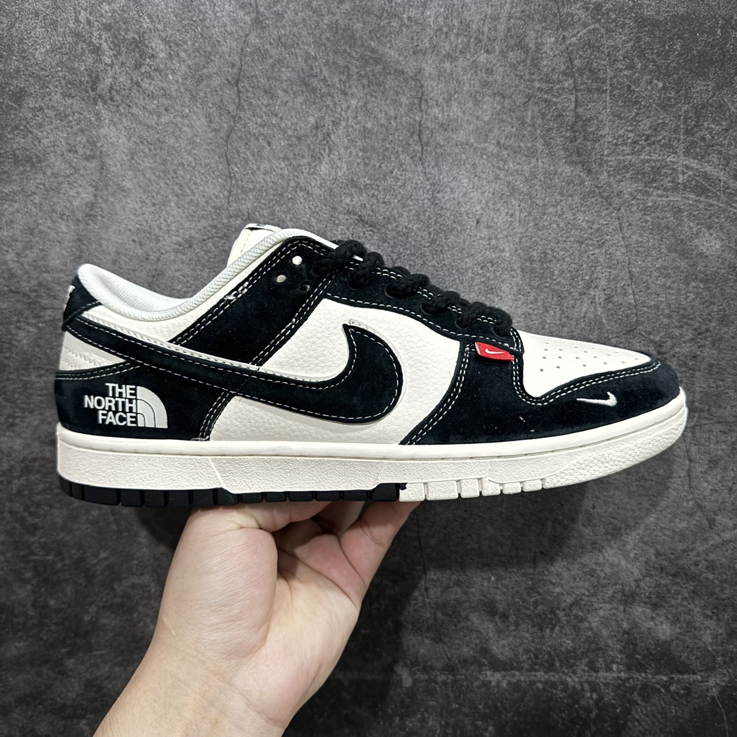 【定制版】Nk SB Dunk Low 北面联名-黑猪八黑勾 周年高端定制 低帮休闲板鞋 SJ1089-011rn#定制鞋盒 大厂纯原品质出货 超高清洁度 皮料切割干净无任何毛边 细节完美 r 尺码：36 36.5 37.5 38 38.5 39 40 40.5 41 42 42.5 43 44 44.5 45  编码：HXS320340-鞋库