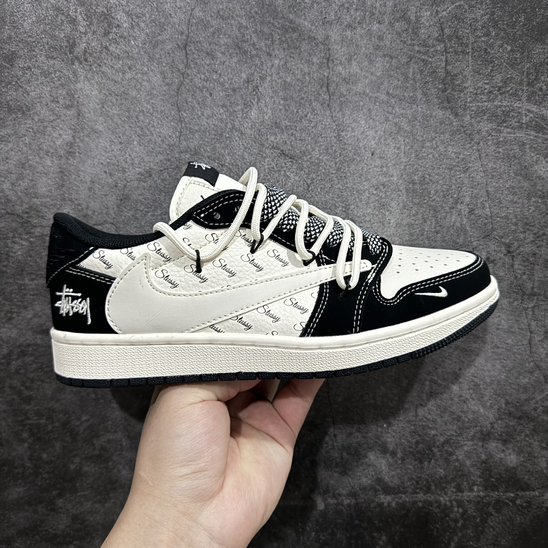 【定制版】Travis Scott x Nike Air Jordan 1 Low x Stussy 米黑nAir Jordan 1 Low 反转白黑小钩绑带满天星倒钩 纯原版本n全鞋采用原装头层皮，用料扎实 精雕细琢n鞋型极致还原 飞翼3D打印改良 深度立体四线中底拉帮皮料选材 钢印 背胶一应俱全 全新批次 原装原模大底全鞋原厂定制皮料，手感细腻正确折边工艺 完美细节诠释 官方货号：SJ0086 131 Size：36 36.5 37.5 38 38.5 39 40 40.5 41 42 42.5 43 44 44.5 45 编码：HXS340360-鞋库