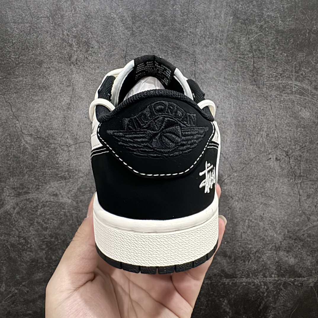 图片[4]-【定制版】Travis Scott x Nike Air Jordan 1 Low x Stussy 米黑nAir Jordan 1 Low 反转白黑小钩绑带满天星倒钩 纯原版本n全鞋采用原装头层皮，用料扎实 精雕细琢n鞋型极致还原 飞翼3D打印改良 深度立体四线中底拉帮皮料选材 钢印 背胶一应俱全 全新批次 原装原模大底全鞋原厂定制皮料，手感细腻正确折边工艺 完美细节诠释 官方货号：SJ0086 131 Size：36 36.5 37.5 38 38.5 39 40 40.5 41 42 42.5 43 44 44.5 45 编码：HXS340360-鞋库