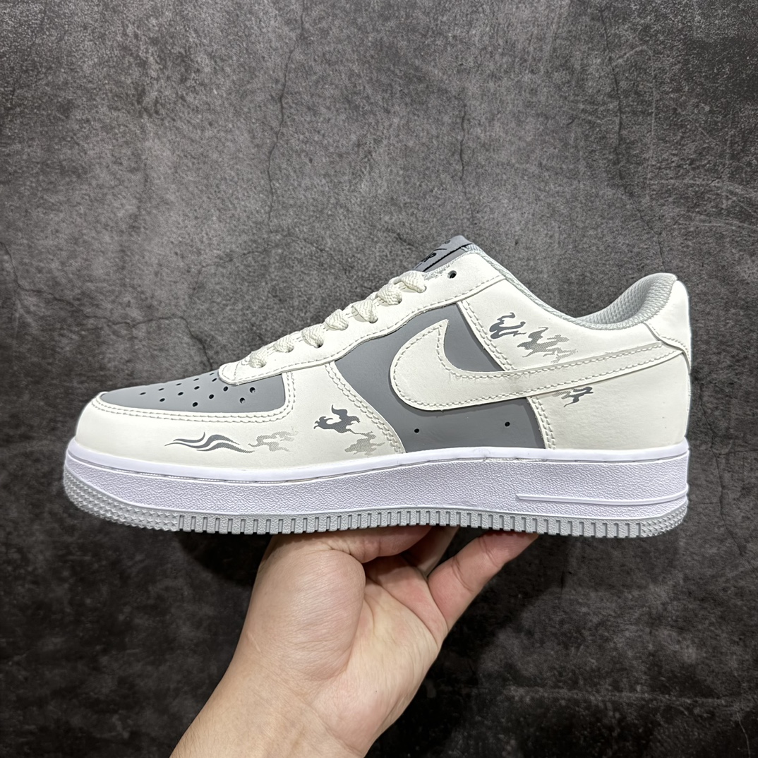 图片[2]-【定制版】Nk Air Force 1\’07 Low \”Suan Ni\” 国潮风格 狻猊 空军一号低帮休闲板鞋 BV6088-103rn#形如狮而有威，毛发飘逸，目光如炬。它是龙生九子之一，自带一种与生俱来的王者之气。其身姿矫健，行动敏捷，仿佛能在瞬间跨越山川河流。r 尺码：36 36.5 37 38 38.5 39 40 40.5 41 42 42.5 43 44 44.5 45 编码：HXS290300-鞋库